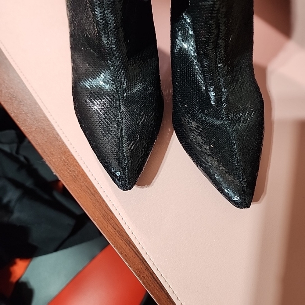 Guess black sequin  Slouchy booties size 7.5 - Picture 7 of 7